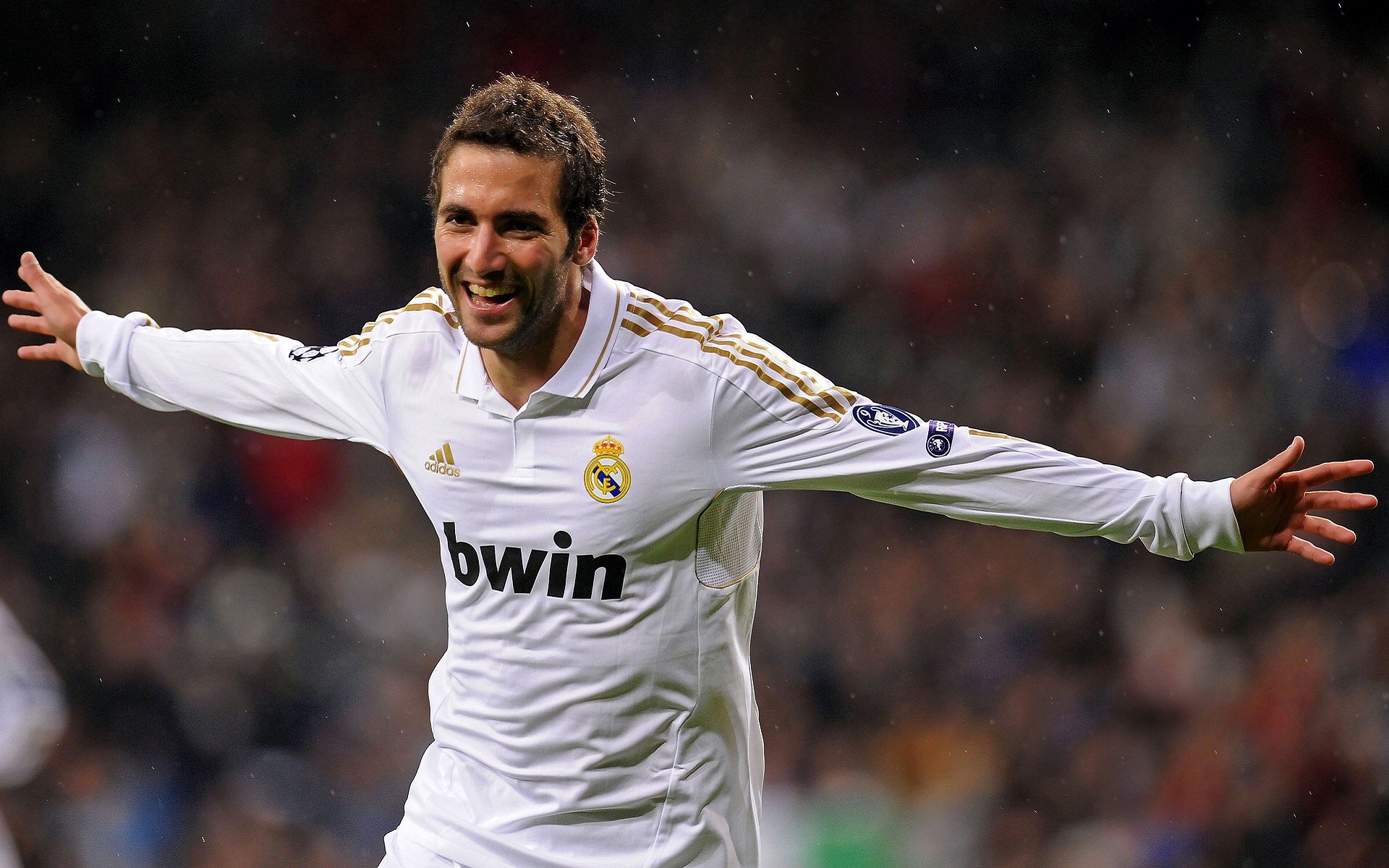 强强对话一触即发多家媒体预测比赛走向观点出现分歧，强强对阵