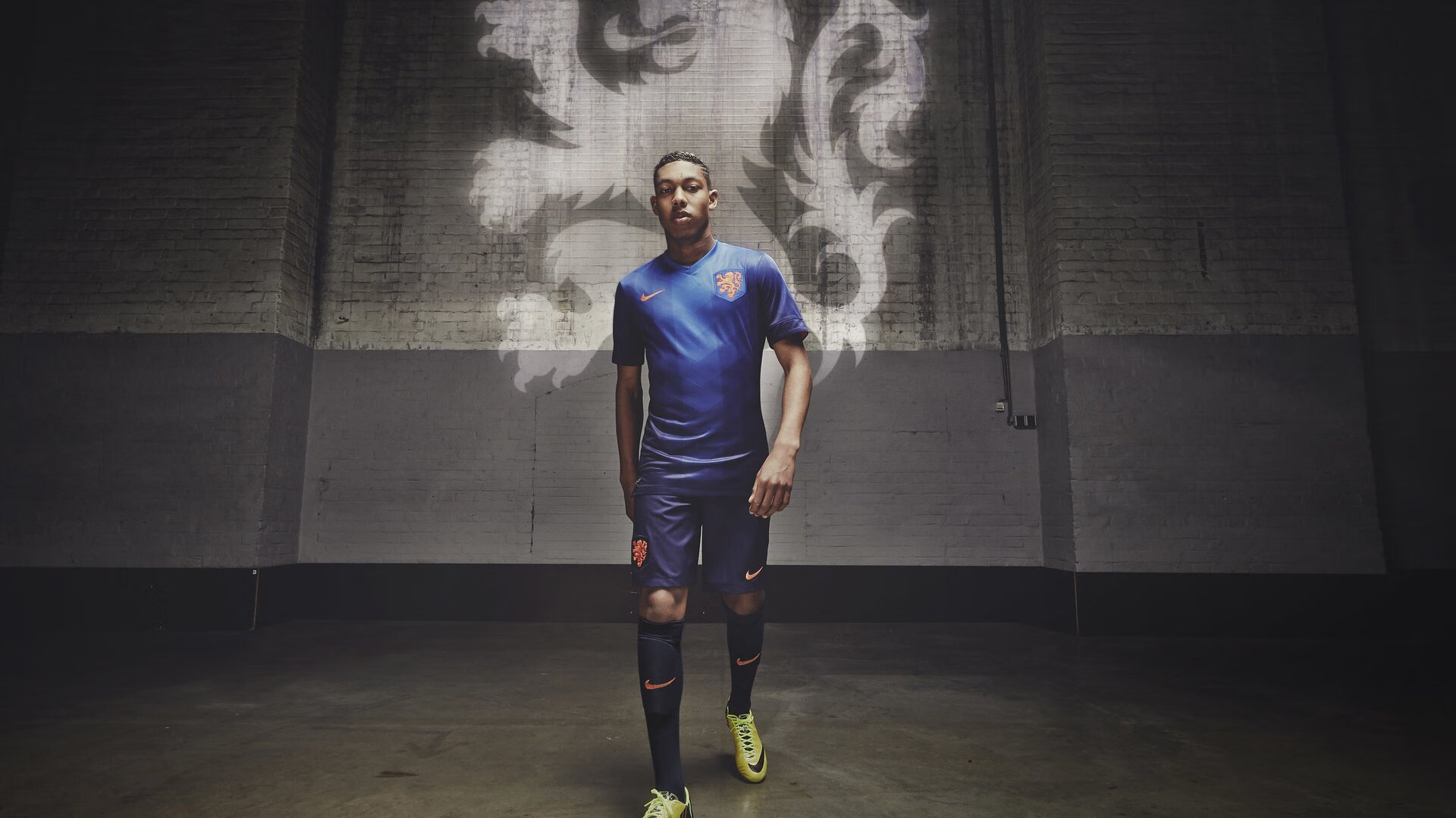 俱乐部商业拓展：场馆运营与品牌合作并行，俱乐部场地要求